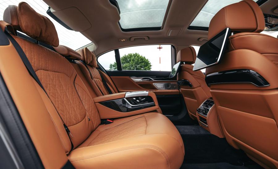 Интерьер BMW 750i xDrive (G11) 2019 года  (NA) (фото 36 из 40)